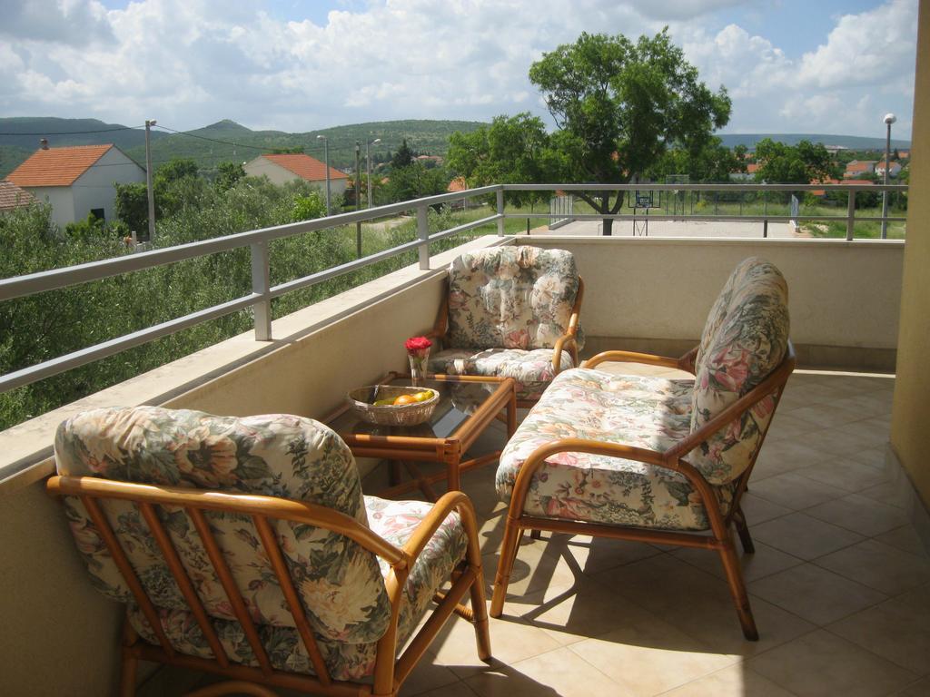 Apartment Promona Drniš Eksteriør bilde